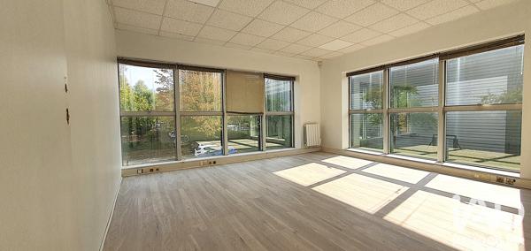 Bureaux à vendre 330,31 m² Trappes