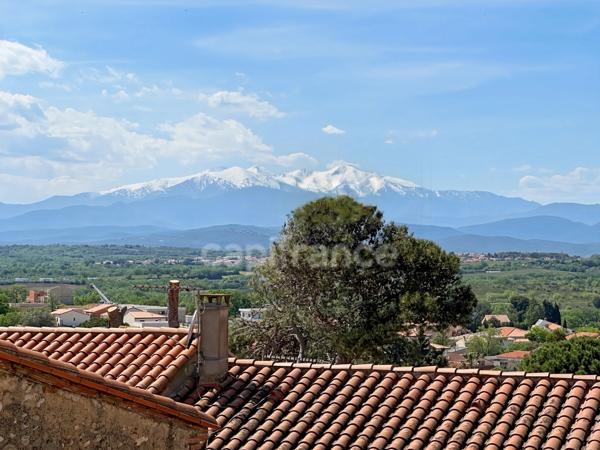 Pyrénées Orientales (66) - Maison de village - 3/4 chambres - Cuisine équipée – Climatisation - Terrasse, garage et cave - Vue sur le Canigou