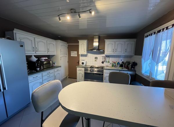 Maison avec piscine et grand terrain arboré proche de Fontenay-le-Comte