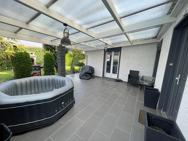 Maison avec piscine et grand terrain arboré proche de Fontenay-le-Comte