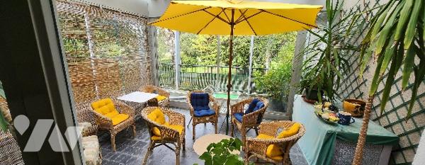 Maison de bourg avec garage et grand jardin