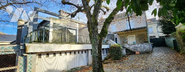 Maison de bourg avec garage et grand jardin