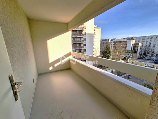 Dernier étage – Appartement familial 93 m² avec terrasse, parking et fort potentiel à deux pas du RER A