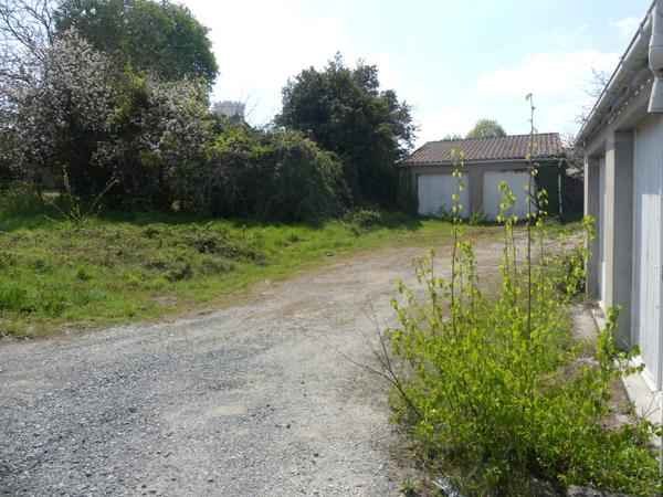 Terrain constructible 597m2 avec garages