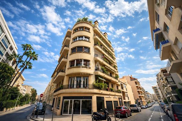 NICE - FLEURS : JOLI 3 PIÈCES AVEC GRANDE TERRASSE-BALCON DE 35M²