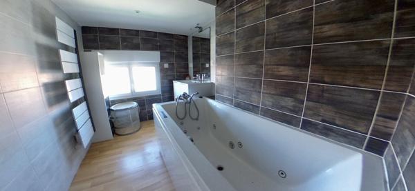 Maison 149 M2 – 4 chambres jardin et piscine 250 000 €