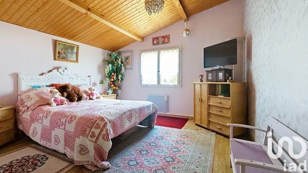 Maison traditionnelle 8 pièces de 176 m² à Lafrançaise (82130)