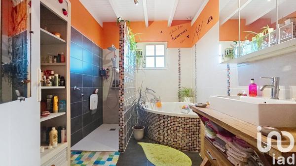 Maison traditionnelle 8 pièces de 176 m² à Lafrançaise (82130)