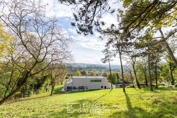 Maison d’architecte : Haute Performance Environnementale avec vaste jardin et vue dégagée