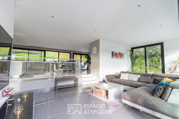 Maison d’architecte : Haute Performance Environnementale avec vaste jardin et vue dégagée