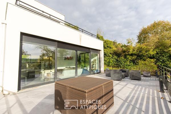 Maison d’architecte : Haute Performance Environnementale avec vaste jardin et vue dégagée