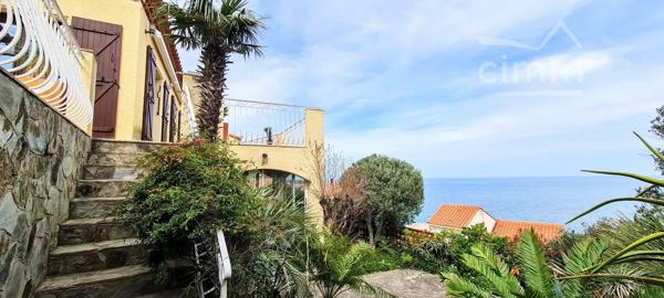 Villa d’exception 4 faces avec vue panoramique sur la Méditerranée .