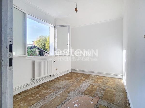 GLEIZE - maison de 143m2 - 6 chambres - jardin - garage - proche du centre de Villefranche - à rénover