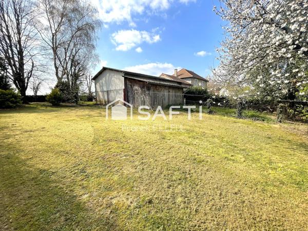 Jolie maison ancienne avec garage, cadre de rêve!