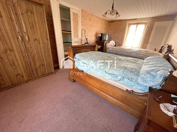 Jolie maison ancienne avec garage, cadre de rêve!