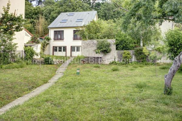 Sèvres BRANCAS Maison 1930 avec vue, beau terrain et potentiel.