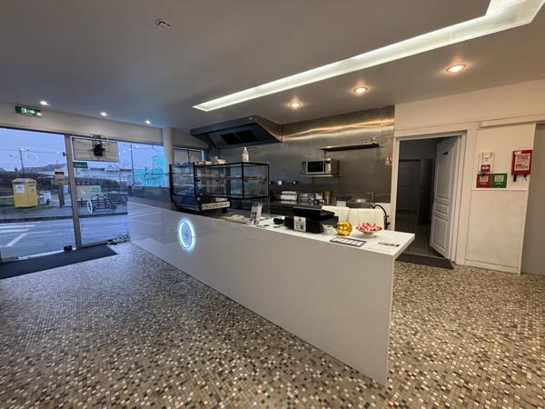 Local commercial avec appartement / bureau attenant – idéal restauration ou activité professionnelle