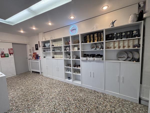 Local commercial avec appartement / bureau attenant – idéal restauration ou activité professionnelle