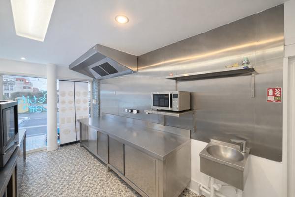 Local commercial avec appartement / bureau attenant – idéal restauration ou activité professionnelle