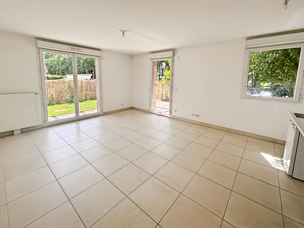 À LOUER - APPARTEMENT - MENNECY