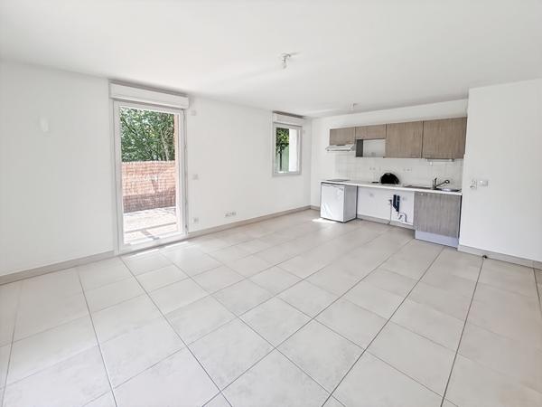 À LOUER - APPARTEMENT - MENNECY