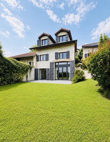 "Ferme rénovée 208 m² – Vue exceptionnelle Genève & Alpes – 5 chambres