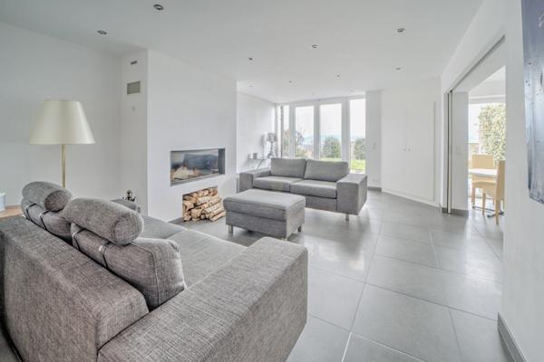 "Ferme rénovée 208 m² – Vue exceptionnelle Genève & Alpes – 5 chambres