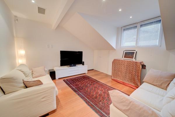 "Ferme rénovée 208 m² – Vue exceptionnelle Genève & Alpes – 5 chambres