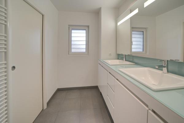 "Ferme rénovée 208 m² – Vue exceptionnelle Genève & Alpes – 5 chambres