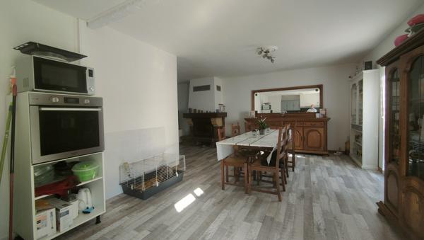 A 20 MN DE GISORS, MAISON RENOVEE DE 150 M² HAB SUR 800 M² DE TERRAIN CLOS AU CALME AVEC GARAGE ET SOUS SOL Gisors (27140)