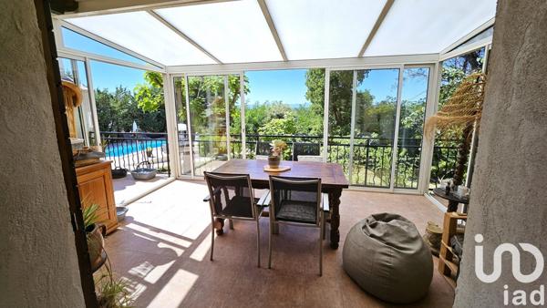 Maison traditionnelle 10 pièces de 235 m² à Flayosc (83780)