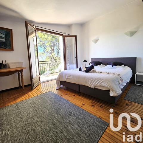 Maison traditionnelle 10 pièces de 235 m² à Flayosc (83780)