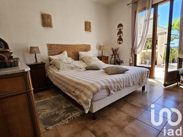 Maison traditionnelle 10 pièces de 235 m² à Flayosc (83780)