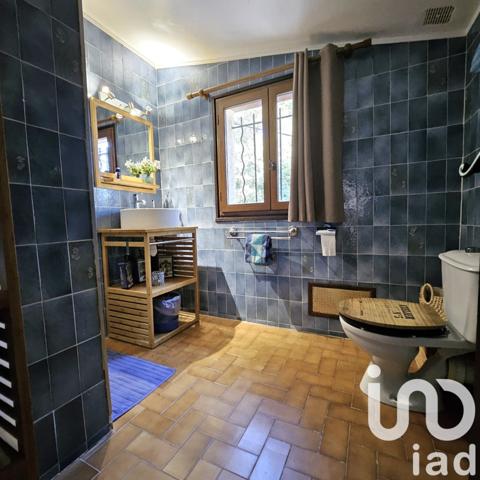 Maison traditionnelle 10 pièces de 235 m² à Flayosc (83780)