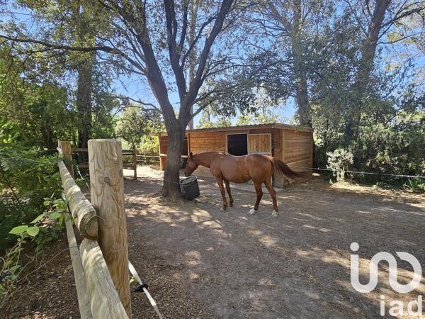 Maison traditionnelle 10 pièces de 235 m² à Flayosc (83780)