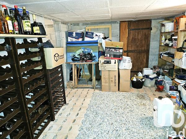 Maison traditionnelle 10 pièces de 235 m² à Flayosc (83780)