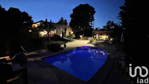 Maison traditionnelle 10 pièces de 235 m² à Flayosc (83780)