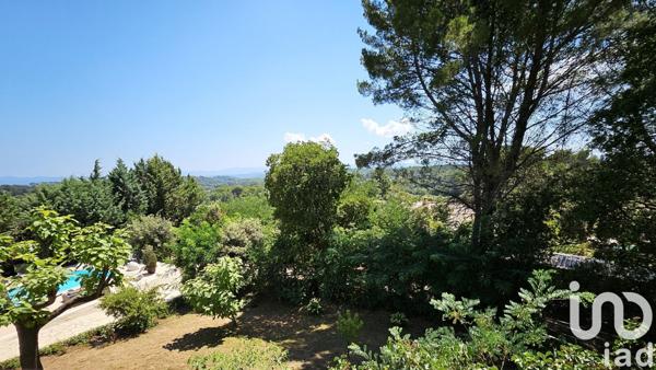 Maison traditionnelle 10 pièces de 235 m² à Flayosc (83780)