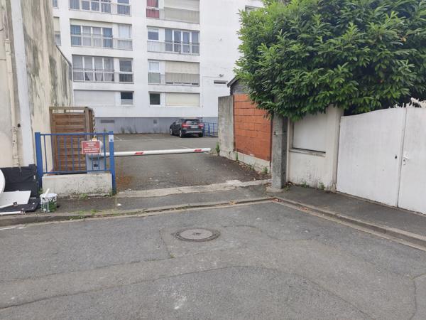 Le Mans parking box garage à 2 minutes à pieds de la gare