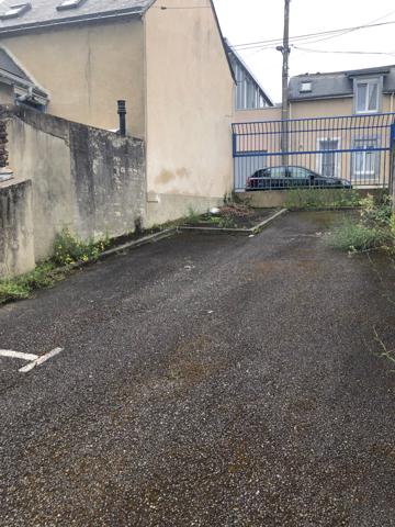 Le Mans parking box garage à 2 minutes à pieds de la gare