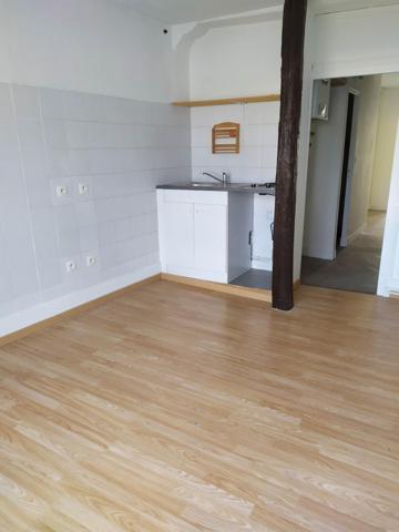 Beau F1 d'une superficie de 34,11m² idéalement situé au coeur du centre ville de Luzarches