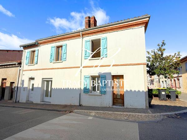 Maison T5 rénovée avec charme, en coeur de village.