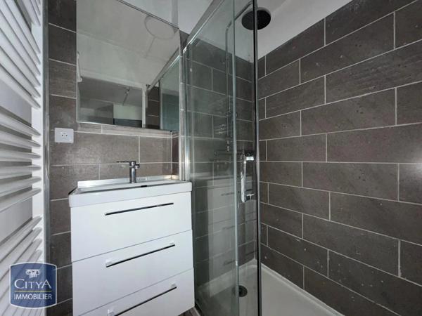 Maison à louer 4 pièces 85.66m² Condat-sur-Ganaveix (19140)