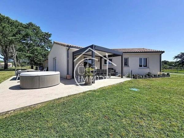Lamothe-Montravel : Maison contemporaine de plain-pied