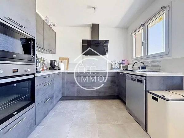 Lamothe-Montravel : Maison contemporaine de plain-pied