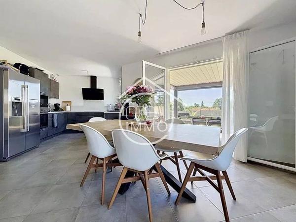 Lamothe-Montravel : Maison contemporaine de plain-pied
