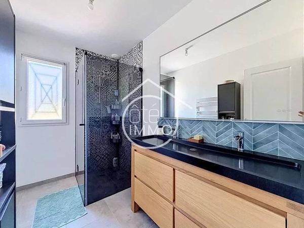 Lamothe-Montravel : Maison contemporaine de plain-pied