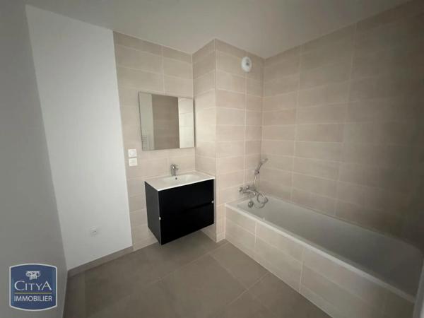 Appartement à louer 3 pièces 68.82m² Ferney-Voltaire (01210)