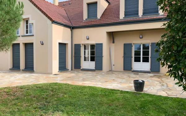 Maison à louer    6 pièces • 216,35 m2 Aigremont