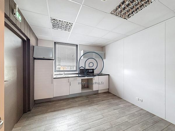 Lille – Euratechnologies : immeuble de bureaux indépendant de 1 318 m² avec 20 parkings